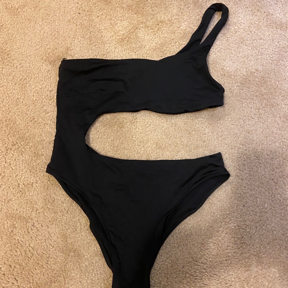 One shoulder Black Bodysuit!